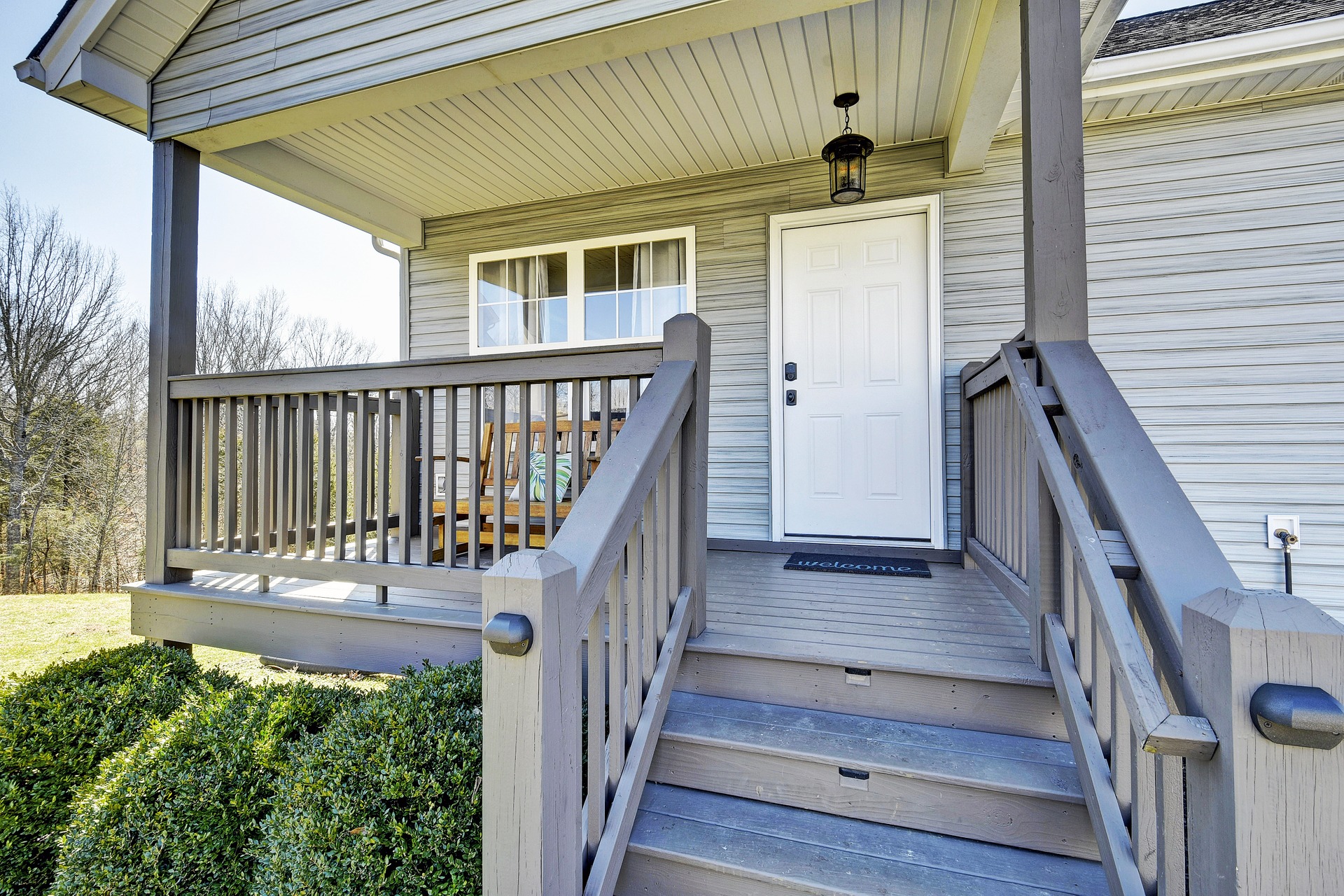 Cottage 37 exterior on a wooded ridge near Taylorsville Lake in Kentucky